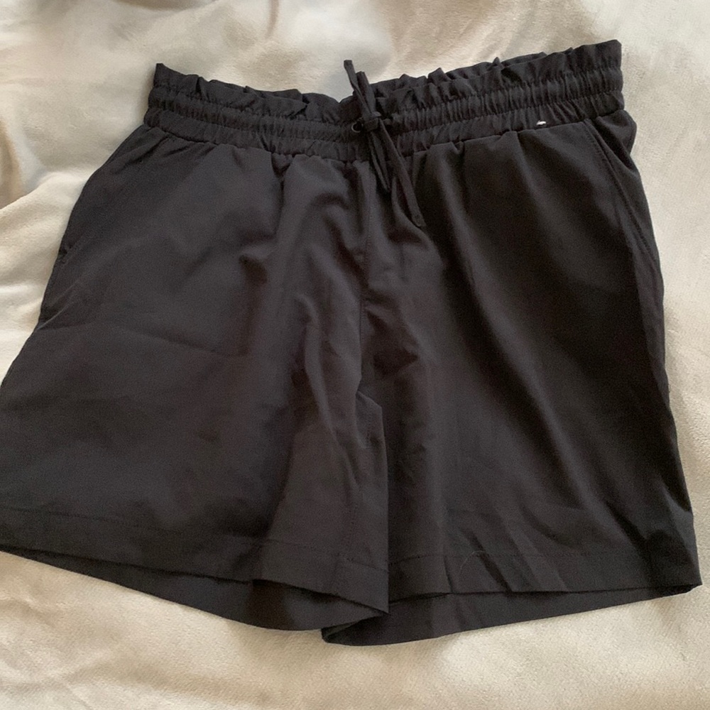 Black drawstring running shorts with pockets